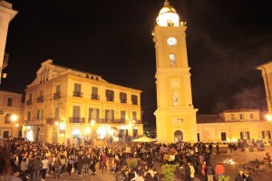 Rossano - Fuochi di San Marco - Piazza Steri illuminata dai falò